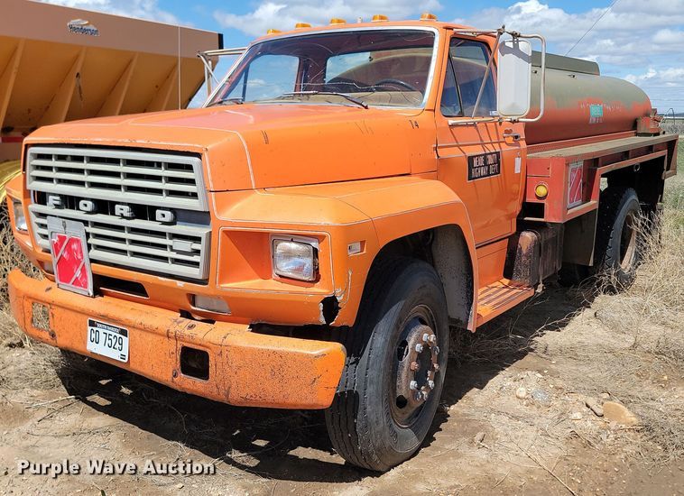 1980 Ford  F700 fuel truck - NZ9809
