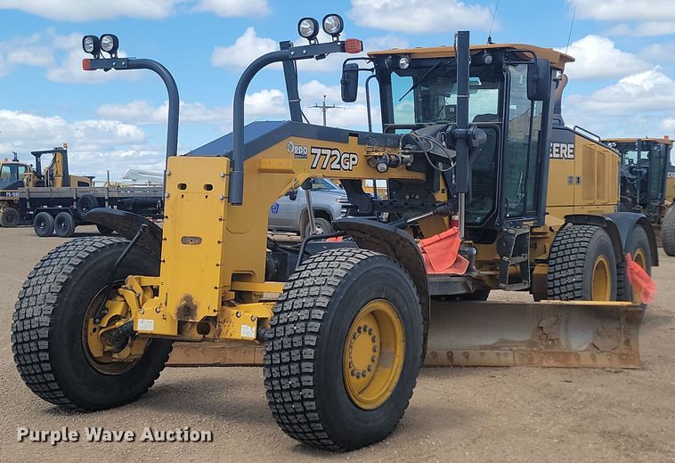2013 John Deere 772GP motor grader - NZ9810