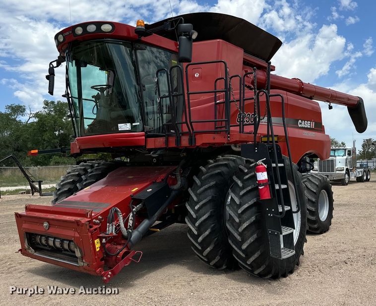 2012 Case IH 8230 AFS combine - DG4405
