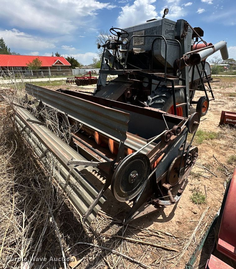 Allis-Chalmers Gleaner Baldwin combine - DG4412