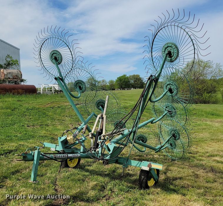 John Deere 702 hay rake - DI3065