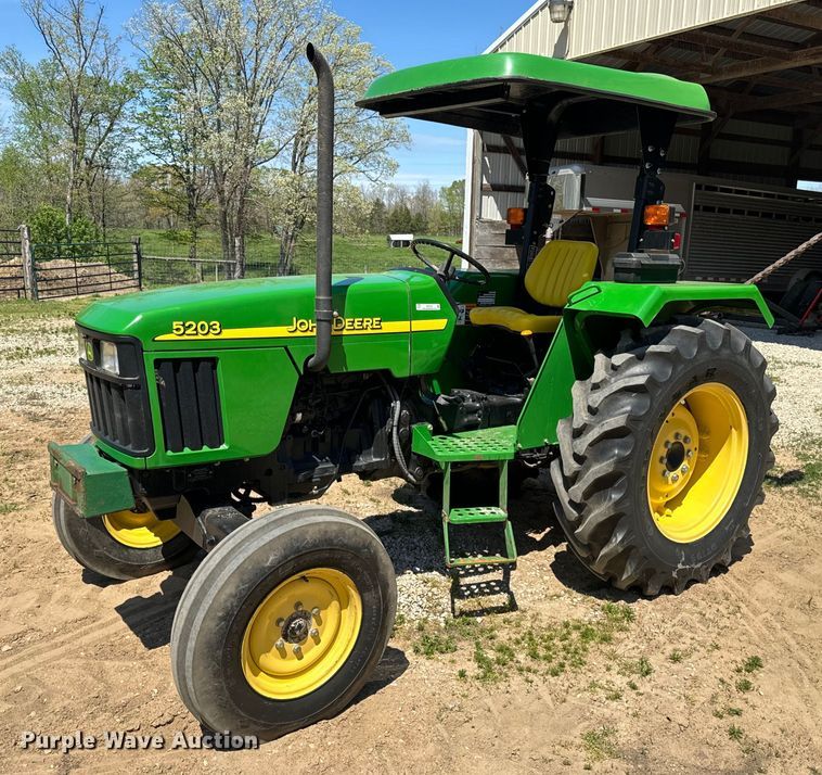 2004 John Deere 5203 tractor - EH6702