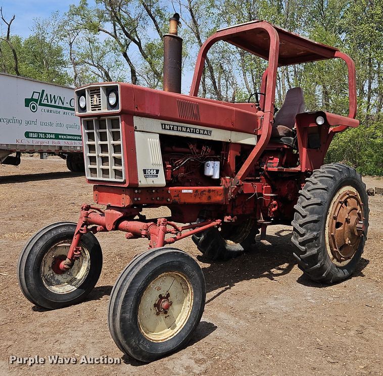 1973 International Harvester  Farmall 1066 tractor - EI3751