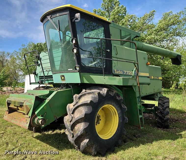 1982 John Deere 7720 RWA combine - EI3800