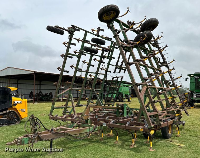 John Deere 980 field cultivator - EJ0574
