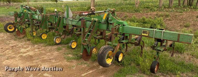 John Deere 875 row crop cultivator - EJ2714