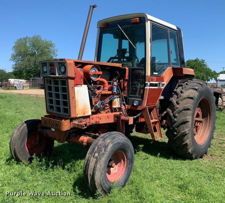 1977 International 1086 tractor - KX9993
