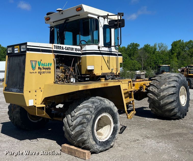 1996 Ag-Chem Terra Gator 1844 applicator - LD9534