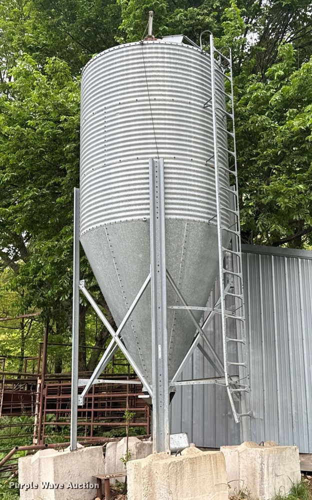 Grain bin - ND9278