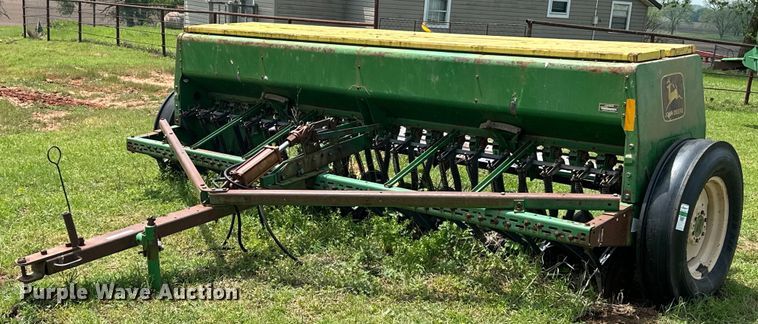 John Deere  8300 grain drill - NR9821
