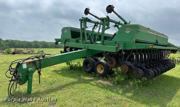 Great Plains  3010NT no-till grain drill - NR9828