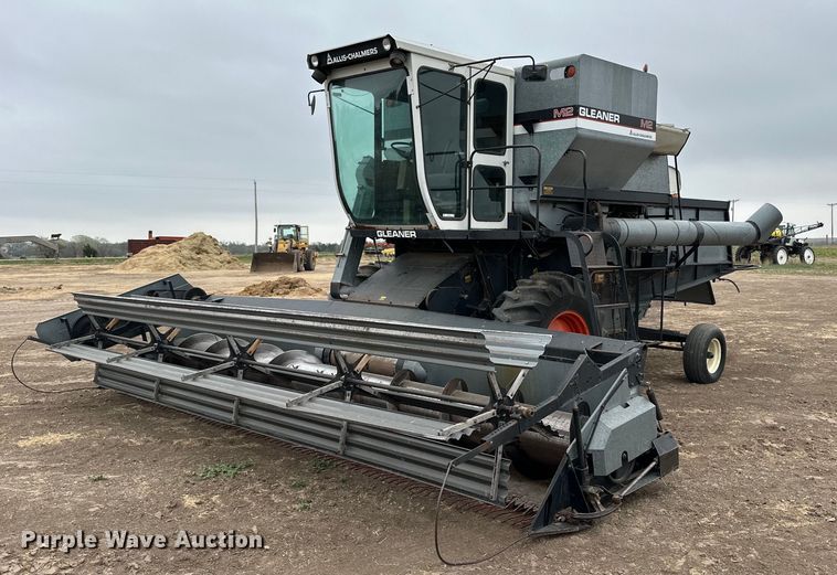 1980 Gleaner LM-M2 combine - OE9145
