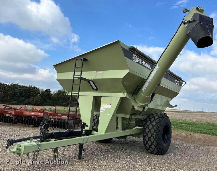 2016 Orthman 1010 grain cart - OI9497