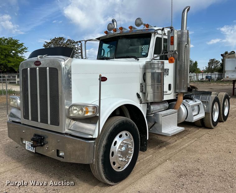 2008 Peterbilt  389 semi truck - DG4403