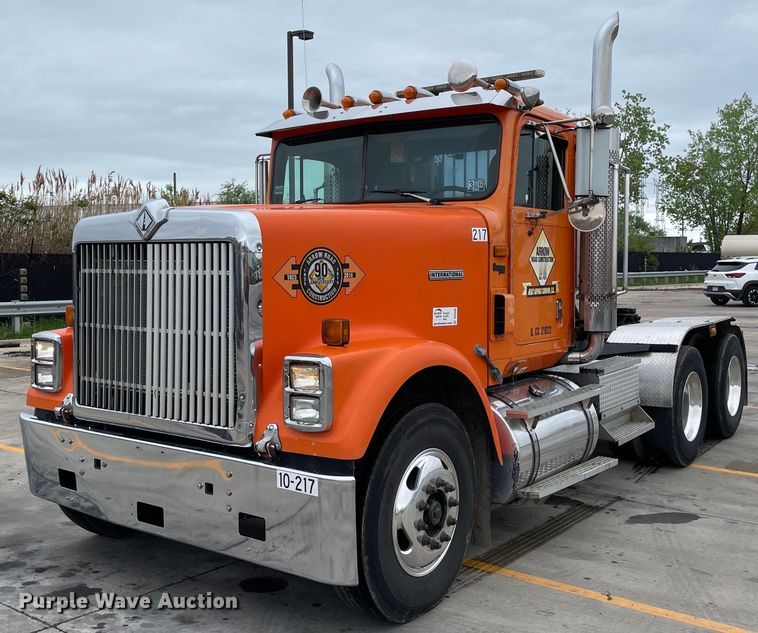 1997 International 9200 semi truck - DS5490
