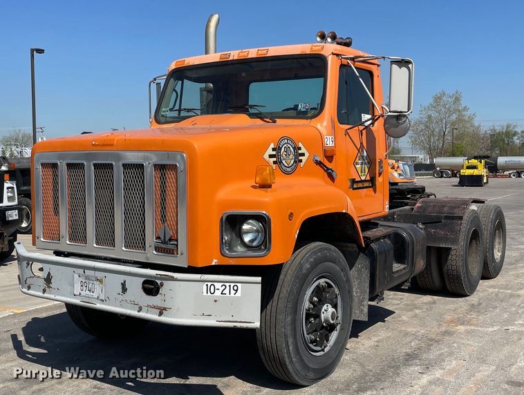 1999 International  2674 semi truck - DS5502