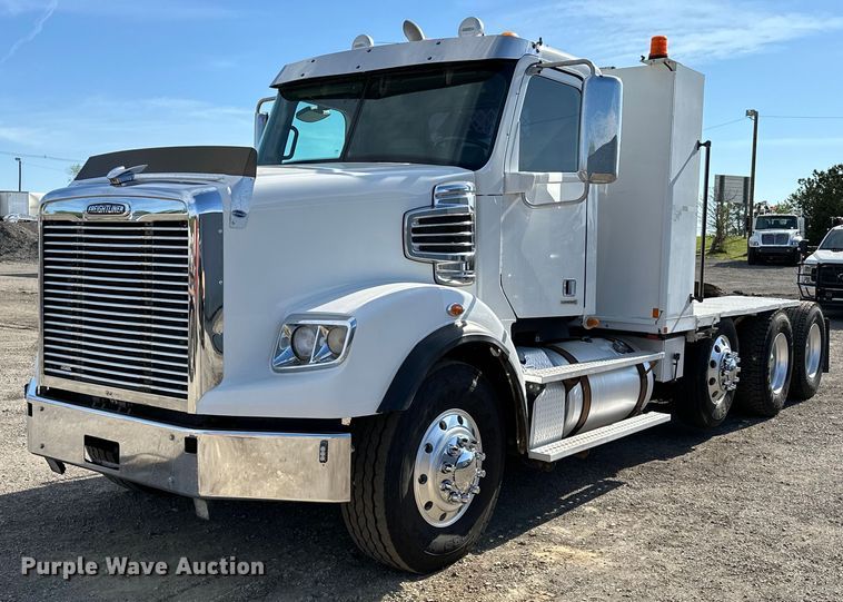 2013 Freightliner Coronado SD semi truck - EG1463