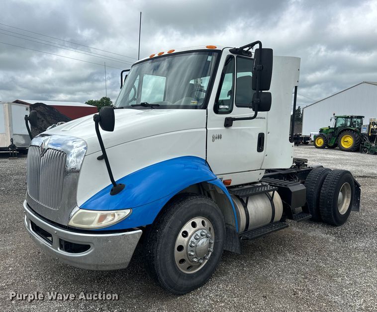 2007 International 8600 semi truck - EH6752