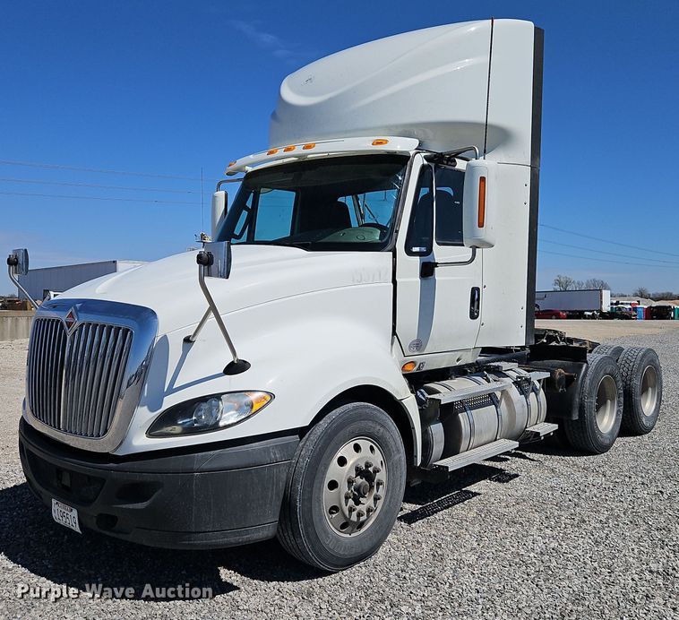 2015 International ProStar Plus 122 semi truck - EI3656