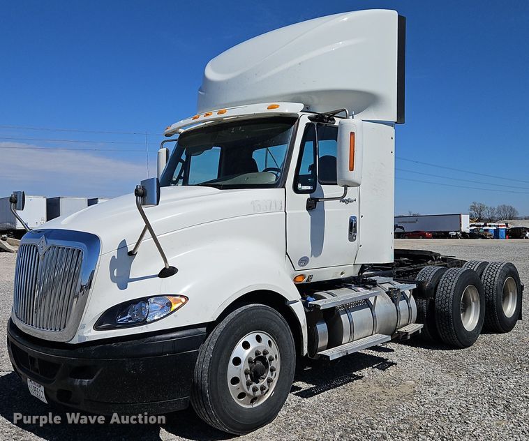 2015 International  ProStar Plus 122 semi truck - EI3657