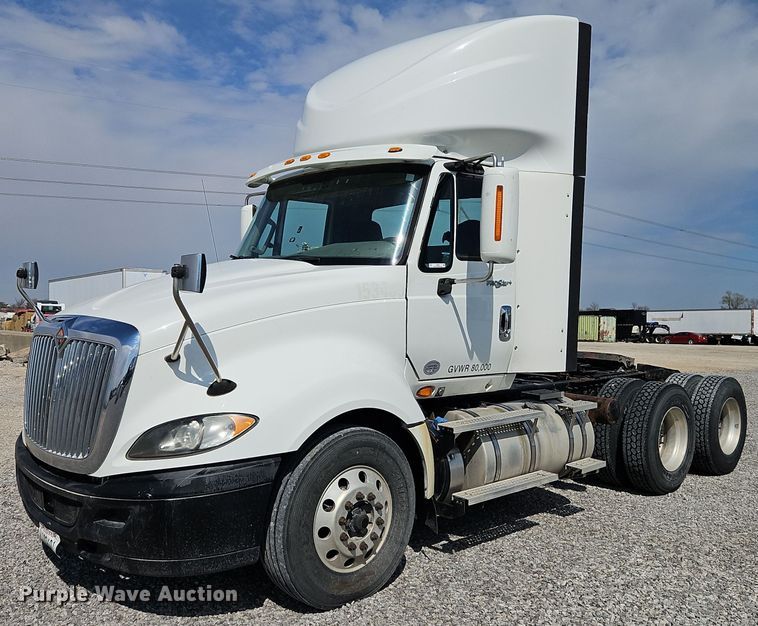2014 International  ProStar Plus 122 semi truck - EI3658