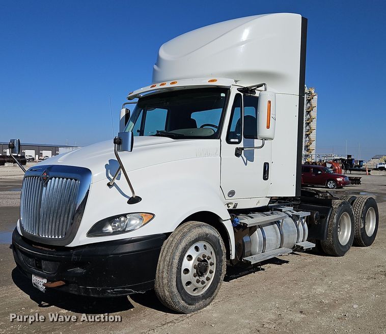 2015 International  ProStar Plus 122 semi truck - EI3660