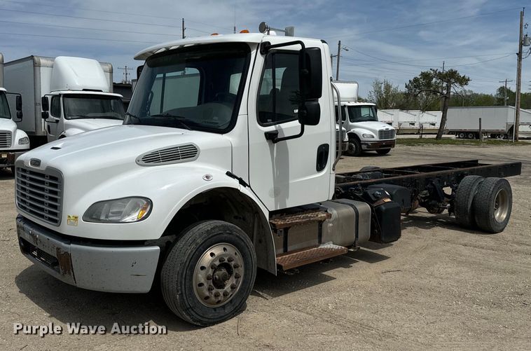 2017 Freightliner  Business Class M2 truck cab and chassis - EJ2684