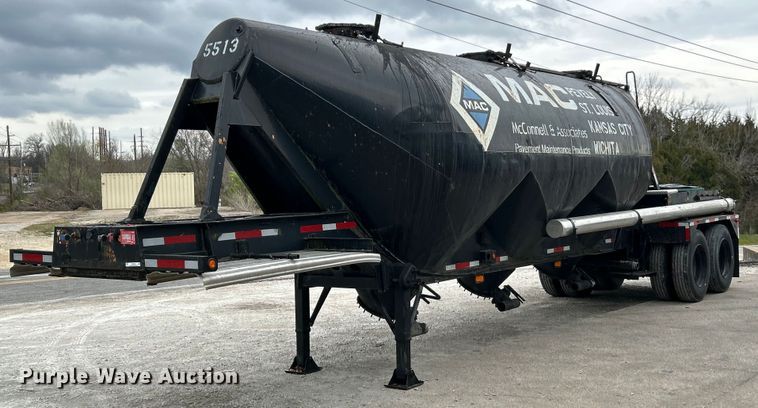 1967 Fruehauf pneumatic dry bulk trailer - EK4388