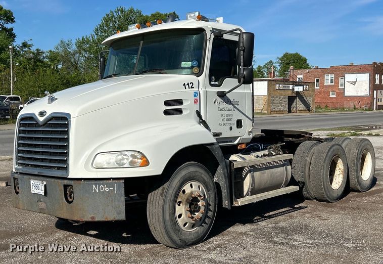 2006 Mack CXN613 semi truck - EK4548