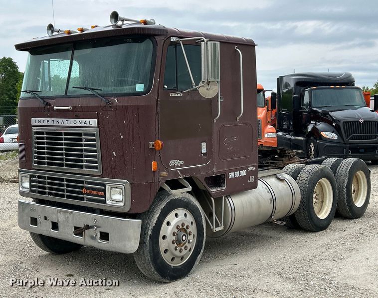 1984 International COF-9670 semi truck - EK4558