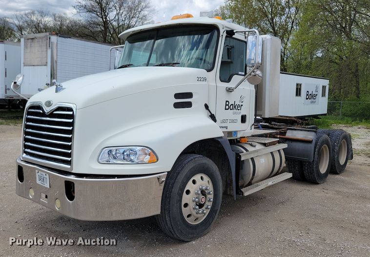 2006 Mack Vision semi truck - KB9103