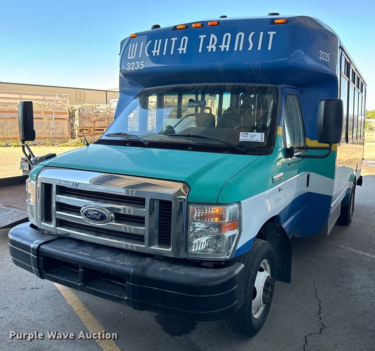 2016 Eldorado Aerotech Ford 220 shuttle bus - DK7425