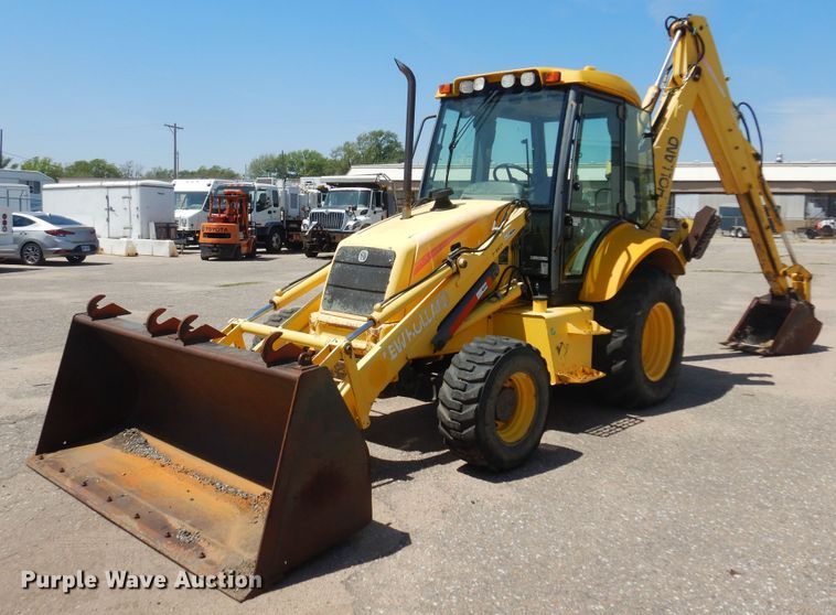 2003 New Holland LB75B backhoe - NH9211