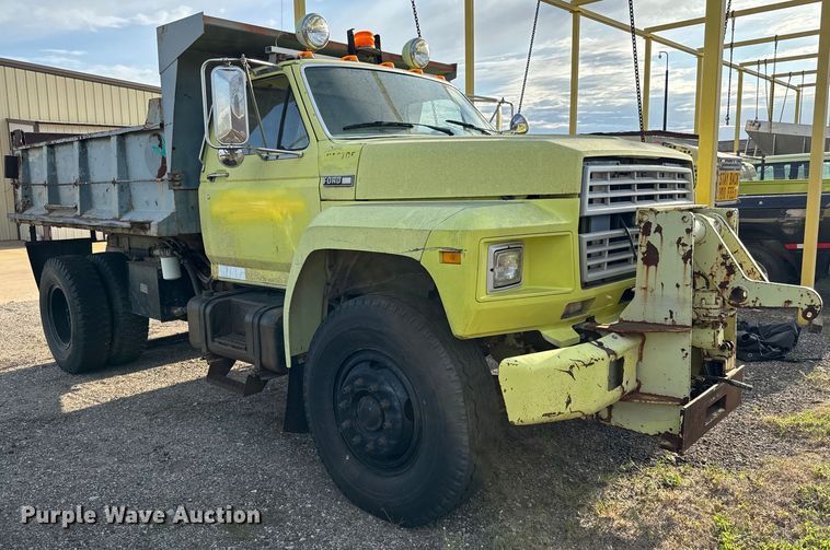 1985 Ford F800 dump truck - NH9214