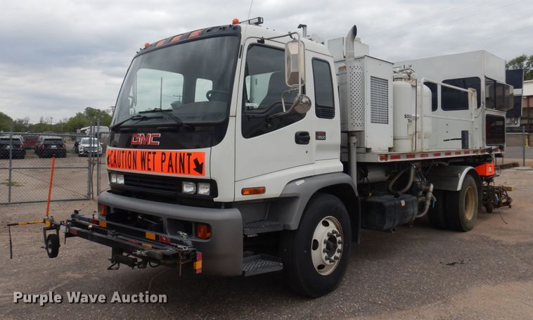 2005 GMC T8500 paint striper truck - NV9167