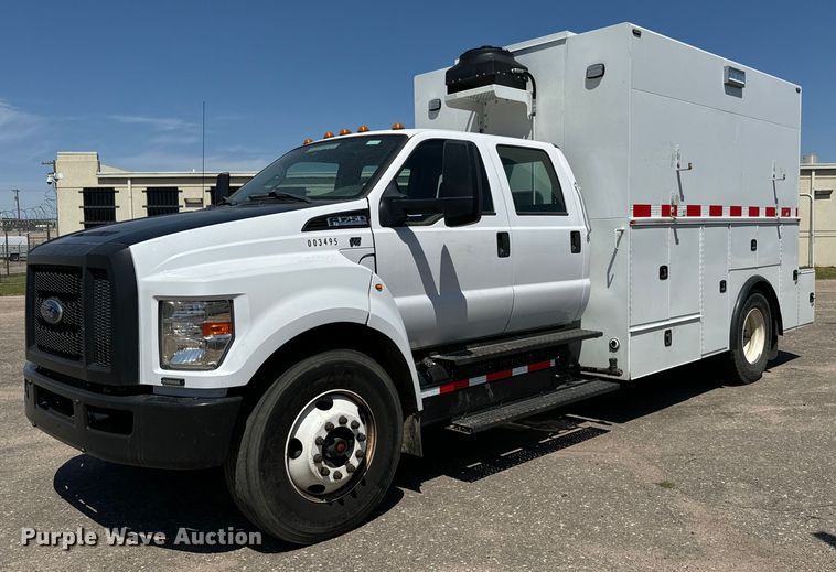 2017 Ford F750 Super Duty utility / service truck - NV9171