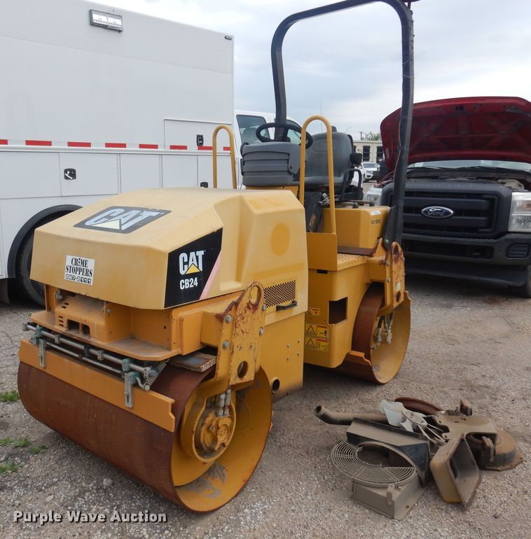 2009 Caterpillar CB24 double drum roller - NV9178