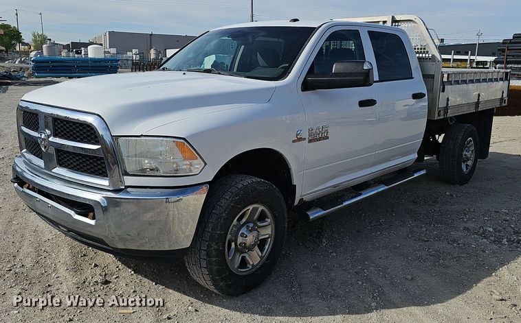 2015 Dodge Ram 2500HD Crew Cab flatbed pickup truck - DP0853