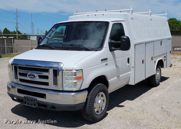2011 Ford E350 Super Duty utility van - DP1459
