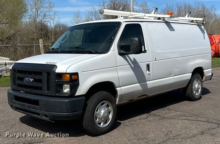 2012 Ford  E150 van - DQ0831