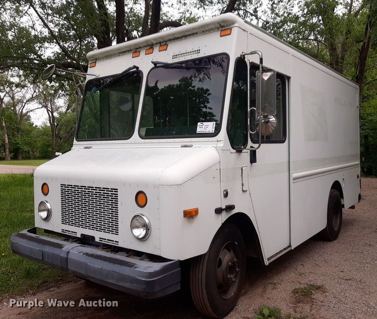 2004 Workhorse  P42 delivery truck - DQ7066