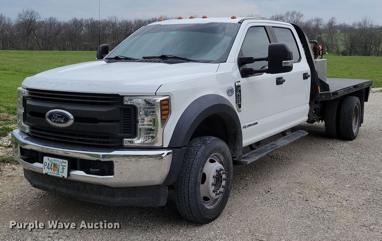 2019 Ford F450 Super Duty Crew Cab flatbed truck - DR7948