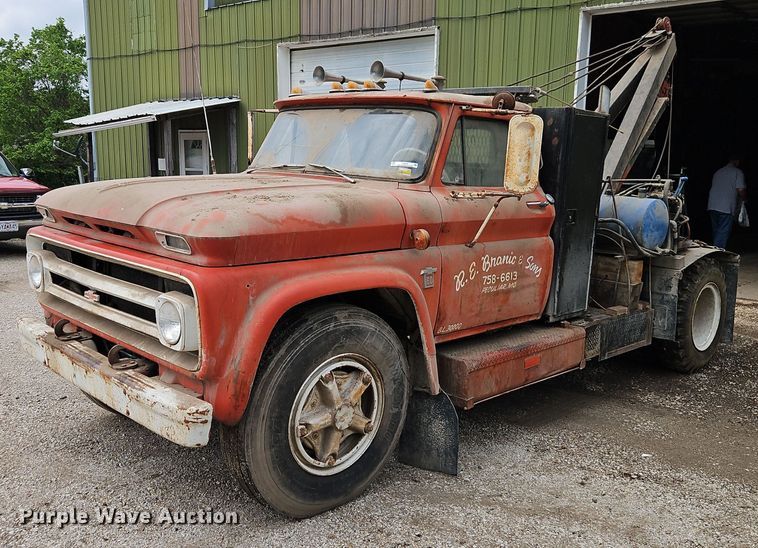 1964 Chevrolet C60 tow truck - EI3829