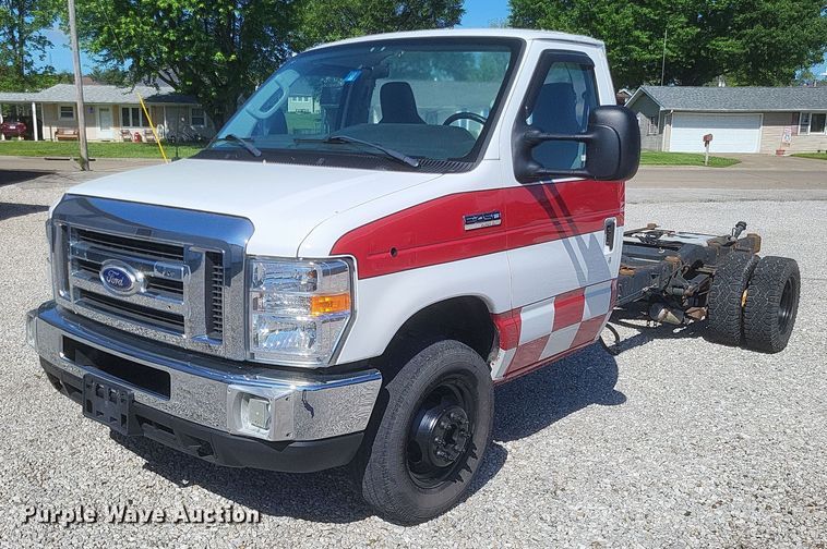 2016 Ford E450 Super Duty van cab and chassis - EJ7953