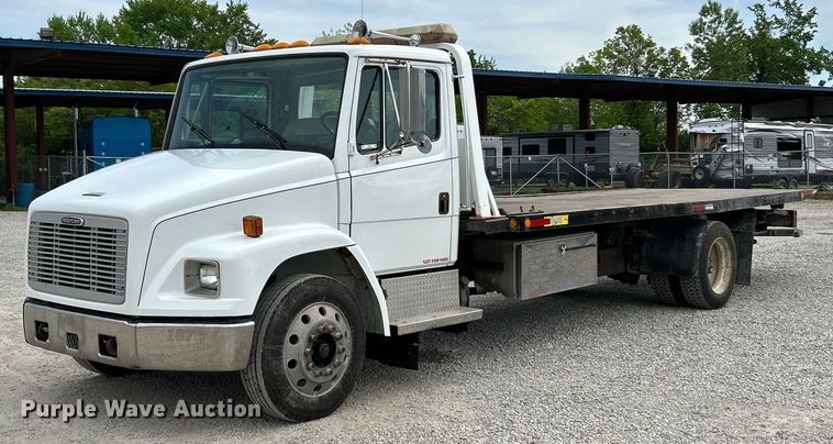 2001 Freightliner FL60 rollback truck - EK4573