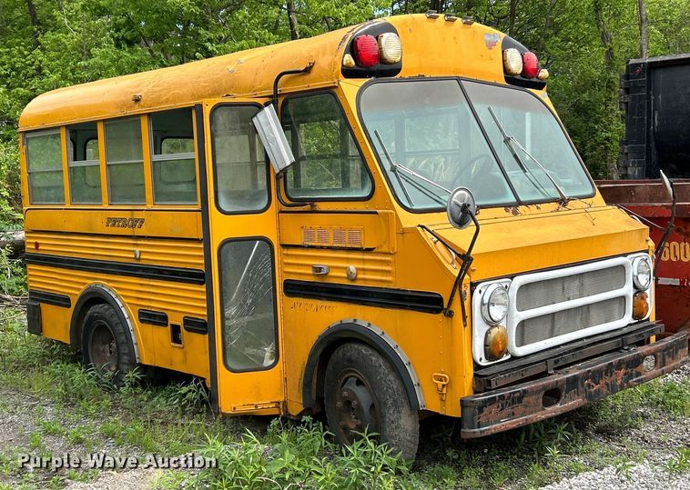 1975 Ford school bus - EK4574