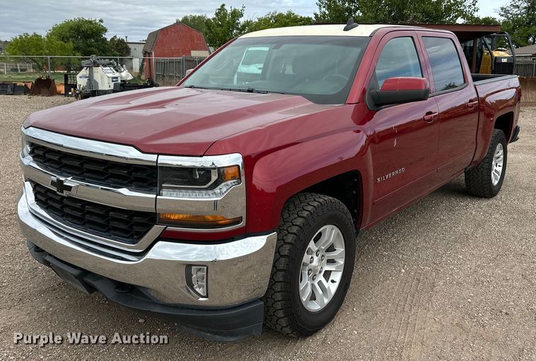 2018 Chevrolet Silverado 1500 Crew Cab pickup truck - JT9052