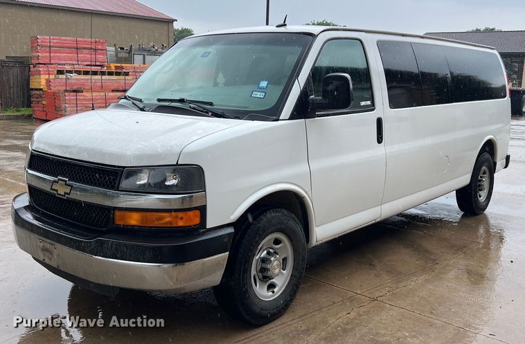 2014 Chevrolet Express 3500 van - LU9844