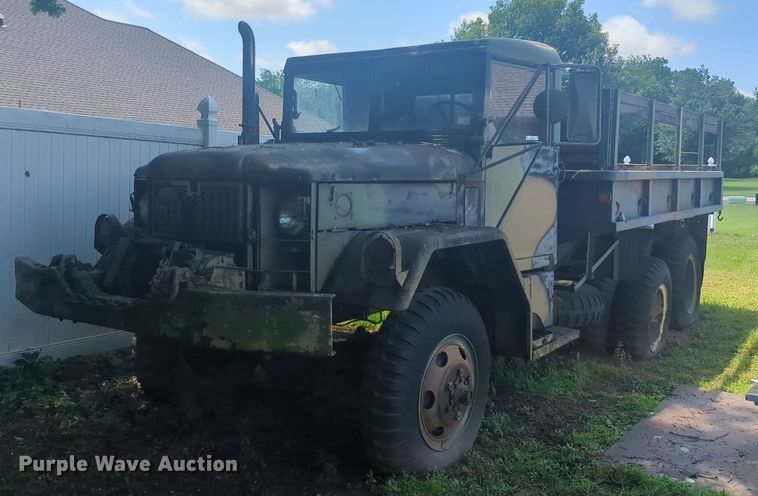 1971 AM General M35 flatbed truck - NG9755