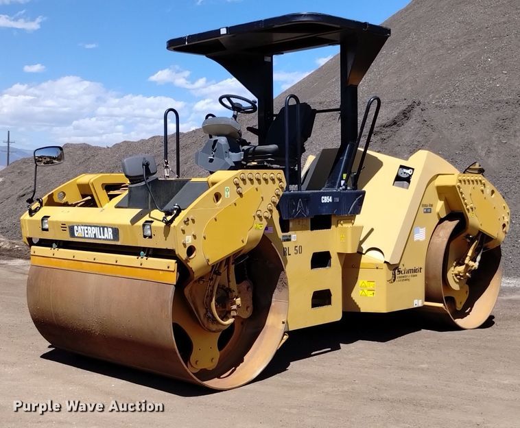 2011 Caterpillar CB-54 double drum vibratory roller - DQ6088
